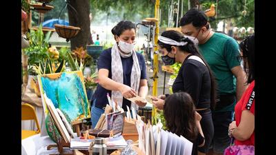 Following Covid-19 protocols, many Diwali melas have returned to Delhi-NCR in their physical form. Following Covid-19 protocols, many Diwali melas have returned to Delhi-NCR in their physical form.
