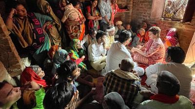 Following the deaths of a few farmers in Bundelkhand, Priyanka Gandhi Vadra on Friday alleged black marketing of fertilisers as the cause of the deaths. (HT photo) Following the deaths of a few farmers in Bundelkhand, Priyanka Gandhi Vadra on Friday alleged black marketing of fertilisers as the cause of the deaths. (HT photo)