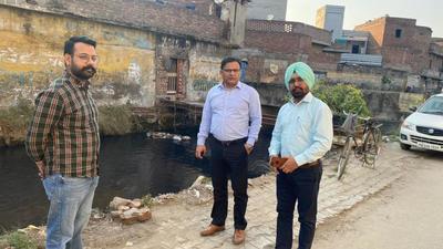 The chief engineer of the local bodies department, Ashwani Chaudhary, inspected the site during his visit to Ludhiana on Thursday. (HT Photo) The chief engineer of the local bodies department, Ashwani Chaudhary, inspected the site during his visit to Ludhiana on Thursday. (HT Photo)