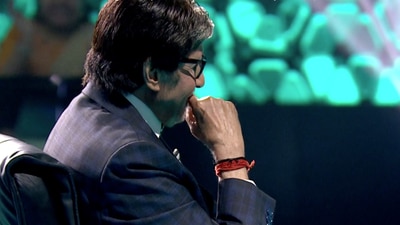 Amitabh Bachchan felt so shy, he had to turn around. Amitabh Bachchan felt so shy, he had to turn around.