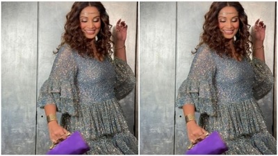 In gold eyeshadow and nude lipstick, Bipasha added a small blue pouch to her look and was perfectly ready for Halloween. (Instagram/@bipashabasu) In gold eyeshadow and nude lipstick, Bipasha added a small blue pouch to her look and was perfectly ready for Halloween. (Instagram/@bipashabasu)