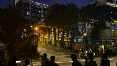 Shah Rukh Khan's home Mannat got deck up with lights. Photo by Pratik Chorge Shah Rukh Khan's home Mannat got deck up with lights. Photo by Pratik Chorge