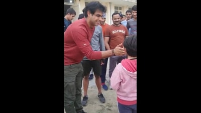 Neeraj Chopra patting the girl's cheek at Panipat Sports Stadium. (twitter/@ipspankajnain)