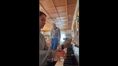 The 93-year-old grandpa with Alzheimer's walks in to find his granddaughter playing the piano. (instagram/@sheelaawe) The 93-year-old grandpa with Alzheimer's walks in to find his granddaughter playing the piano. (instagram/@sheelaawe)