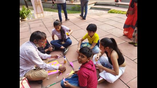 Besides shopping, this market also has pottery, kite making and toy making sessions for visitors. Besides shopping, this market also has pottery, kite making and toy making sessions for visitors.
