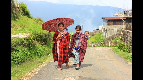 Khasi women in traditional dress. (Shutterstock)