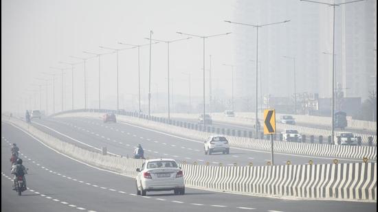 All the four monitoring stations at Indirapuram, Loni, Sanjay Nagar and Vasundhara recorded the primary pollutants in Ghaziabad at PM2.5. (Sakib Ali/HT)