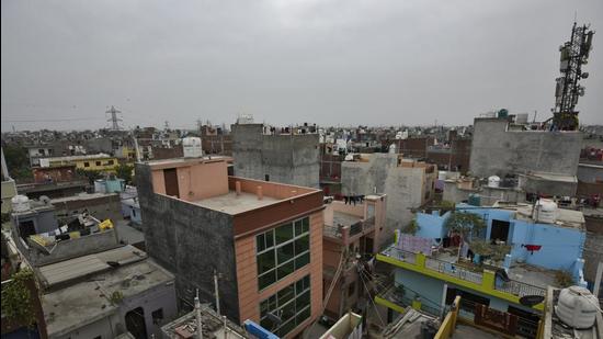 The scheme is applicable to all unauthorised colonies (excluding affluent unauthorised colonies), such as Lal Dora villages, and to the extended population of such villages and properties allotted to Kashmiri migrants by the government. (Burhaan Kinu/HT Archive)