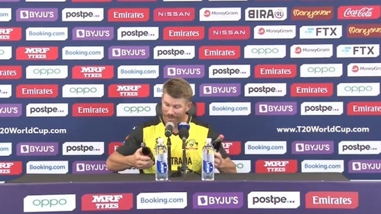 David Warner recreates Ronaldo’s $5.2 billion stunt during T20 World Cup press conference(Twitter grab)