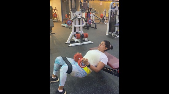 Navi Mumbai DCP Rupali Ambure during a workout at the gym. She keeps fit by lifting weights. (HT PHOTO)