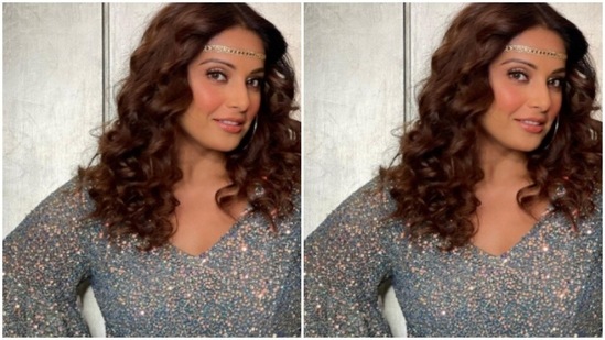 Bipasha further accessorised her look with multiple gold rings, gold bracelets and statement earrings.(Instagram/@bipashabasu)