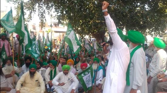 Farmers protesting outside the Dhanaula police station in Barnala on Friday. (HT Photo)