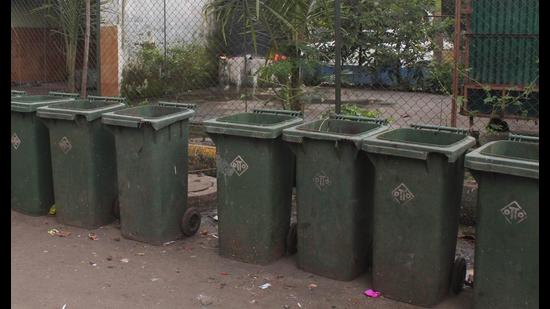 As the Kalyan Dombivli civic body has asked hotels in the city to manage their own waste, the solid waste management department and the hotel association representatives will use portable biogas plants. (BACHCHAN KUMAR/HT FILE PHOTO)