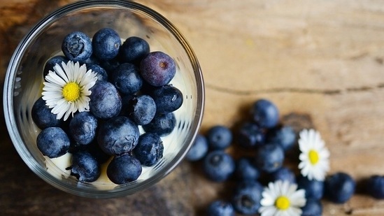 Blueberries: Are known to have the highest antioxidant capacity of all fruits available out there. They help control lipid levels and are also known to control testosterone levels in men. The high fibre content may help in controlling cholesterol and thereby reduces the risk of heart disease.(Pixabay)