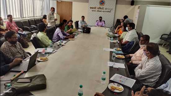 Kalyan Dombivli civic body additional commissioner, Sunil Pawar, and Sanjay Jadhav, secretary, address the media in Kalyan on Friday while announcing the month-long voters’ list updating drive to be held in November ahead of the next civic elections. (RISHIKESH CHOUDHARY/HT PHOTO)
