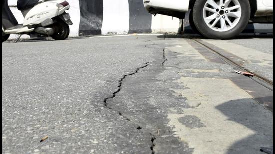 Cracks visible on a road at the farmer protest site in Ghazipur border near Ghaziabad on Friday. (Sakib Ali/HT photo) Cracks visible on a road at the farmer protest site in Ghazipur border near Ghaziabad on Friday. (Sakib Ali/HT photo)