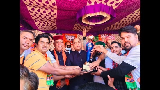 Chief electoral officer C Palrasu said of the 1,53,36,280 registered voters in the four constituencies about to go for the Himachal bypolls – 7,73,940 are men and 7,62,340 women. (Representative image/HT File)