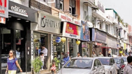 Irked by the clause, trader bodies said honest tax payers, who filed their taxes early, are being harassed(Hindustan Times)