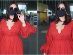 Ileana D'Cruz arrived at the Mumbai airport today looking stylish as ever in a comfy ensemble. She nailed her jet-set look for catching a flight out of Mumbai today, October 30, and gave us tips on looking glam and effortless at the airport.