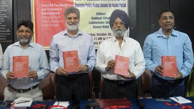Former Punjab information commissioner PPS Gill (in turban) launching a book in Chandigarh on Saturday. (Ravi Kumar/HT) Former Punjab information commissioner PPS Gill (in turban) launching a book in Chandigarh on Saturday. (Ravi Kumar/HT)