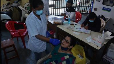 The first wave of the Covid-19 pandemic claimed nearly 11,000 lives in Mumbai, with May 2020 recording the highest number of deaths (HT PHOTO) The first wave of the Covid-19 pandemic claimed nearly 11,000 lives in Mumbai, with May 2020 recording the highest number of deaths (HT PHOTO)