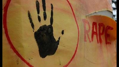 Auto driver arrested for the rape of a 40-year-old Thane woman, who was lured with the promise of a job while ferrying her from Thane to Bhandup. (HT FILE) Auto driver arrested for the rape of a 40-year-old Thane woman, who was lured with the promise of a job while ferrying her from Thane to Bhandup. (HT FILE)