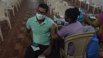 BMC officials point at festivals like Navratri, Dussehra as the reasons for the drop in the percentage of Covid vaccination. (HT PHOTO)