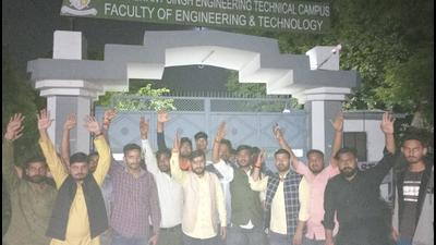 Activists protesting outside the Agra institution where the Kashmiri students are enrolled. (FILE PHOTO) Activists protesting outside the Agra institution where the Kashmiri students are enrolled. (FILE PHOTO)