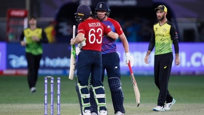 Cricket - ICC Men's T20 World Cup - Super 12 - Group 1 - Australia v England - Dubai International Stadium, Dubai, United Arab Emirates - October 30, 2021 England's Jonathan Bairstow with Jos Buttler at the end of play REUTERS/Hamad I Mohammed (REUTERS)