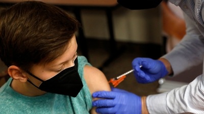 The United States on October 29, 2021, authorised the Pfizer Covid-19 vaccine for children aged 5 to 11 after a committee of experts found its benefits outweighed risks. (File Photo / AFP) The United States on October 29, 2021, authorised the Pfizer Covid-19 vaccine for children aged 5 to 11 after a committee of experts found its benefits outweighed risks. (File Photo / AFP)