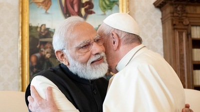 Pope Francis meets with Prime Minister Modi at the Vatican. (via REUTERS)