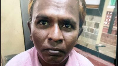 Burglar Shrawan Nadar was lodged in barrack number 1 of Arthur Road jail with Aryan Khan. Burglar Shrawan Nadar was lodged in barrack number 1 of Arthur Road jail with Aryan Khan.