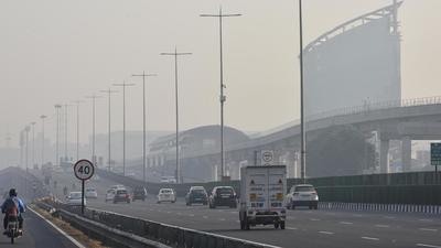 Haze seen over National Highway 48 in Gurugram on Saturday. (Vipin Kumar /HT Photo) Haze seen over National Highway 48 in Gurugram on Saturday. (Vipin Kumar /HT Photo)