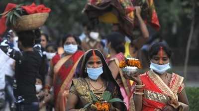 Chhath is celebrated after Diwali by people belonging to Bihar and eastern Uttar Pradesh. (HT Archive)