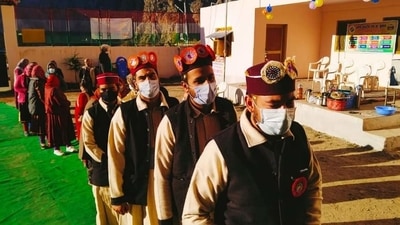 Voters queued up at a polling booth near Kaza in Lahaul-Spiti district of Himachal Pradesh on Saturday. (HT Photo) Voters queued up at a polling booth near Kaza in Lahaul-Spiti district of Himachal Pradesh on Saturday. (HT Photo)
