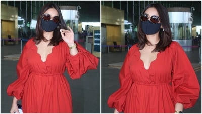 Ileana D'Cruz arrived at the Mumbai airport today looking stylish as ever in a comfy ensemble. She nailed her jet-set look for catching a flight out of Mumbai today, October 30, and gave us tips on looking glam and effortless at the airport. (HT Photo/Varinder Chawla) Ileana D'Cruz arrived at the Mumbai airport today looking stylish as ever in a comfy ensemble. She nailed her jet-set look for catching a flight out of Mumbai today, October 30, and gave us tips on looking glam and effortless at the airport. (HT Photo/Varinder Chawla)