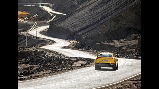 Umling La is the Mt Everest of roads, the highest point on the earth you can drive to and a new bucket list place for adventurers on wheels to set their own personal records Umling La is the Mt Everest of roads, the highest point on the earth you can drive to and a new bucket list place for adventurers on wheels to set their own personal records
