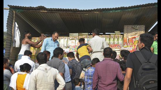 Green cracker traders said that the administration officials in Ghaziabad have not responded to them over the issue of licence for sale of firecrackers. (HT Archive)