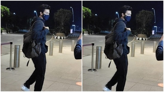 Vicky also carried a bag on his shoulders, as he made his way to the airport.(HT Photos/Varinder Chawla)