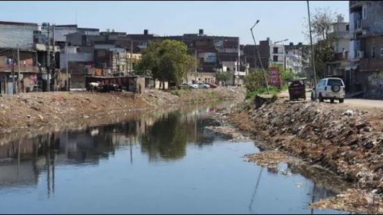 As per the information, officials of the Ludhiana MC’s building branch have been directed to find a vacant space near the cremation ground for establishing the pumping station. (HT file photo)