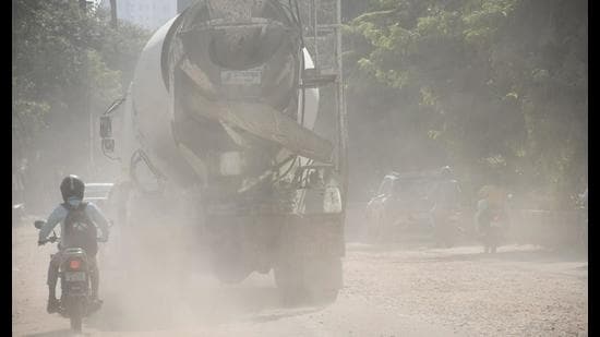 Ghaziabad’s AQI was recorded at 297 against 284 a day earlier. (Sakib Ali /HT)