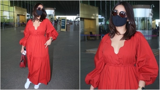 Centre-parted, blow-dried open tresses and minimal make-up rounded it off for Ileana. What do you think of the star's airport ensemble?(HT Photo/Varinder Chawla)