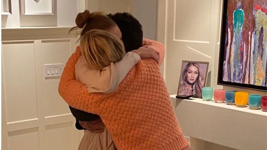 Gigi Hadid, Zayn Malik and Yolanda Hadid embracing each other after Khai's birth. Gigi Hadid, Zayn Malik and Yolanda Hadid embracing each other after Khai's birth.