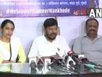 Athawale comes out in Wankhede’s support, says Nawab Malik defaming him.