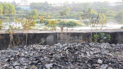 The Pune Municipal Corporation (PMC) has refuted civic activists’ claim that they are dumping debris in the riverbed of the Mula-Mutha thereby hindering the riverfront development project. (HT PHOTO) The Pune Municipal Corporation (PMC) has refuted civic activists’ claim that they are dumping debris in the riverbed of the Mula-Mutha thereby hindering the riverfront development project. (HT PHOTO)