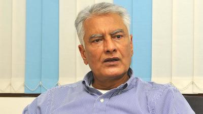 Former Punjab Congress chief Sunil Jakhar took a dig at Channi government for not issuing an advertisement in remembrance of late PM Indira Gandhi. (HT photo)