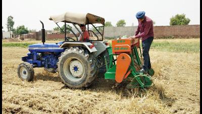 Farm leader of BKU Ugrahan said that the new applications for machines were just a ruse to misappropriate funds; he also alleged that the Punjab government was not passing on full subsidy to farmers. (HT FILE )