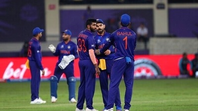 Indian cricket captain Virat Kohli, second right, talks to teammates during the last few overs of the Cricket Twenty20 World Cup match between India and Pakistan in Dubai, UAE, Sunday, Oct. 24, 2021. (AP) Indian cricket captain Virat Kohli, second right, talks to teammates during the last few overs of the Cricket Twenty20 World Cup match between India and Pakistan in Dubai, UAE, Sunday, Oct. 24, 2021. (AP)
