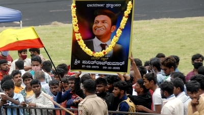 Fans holding a poster of actor Puneeth Rajkumar gather outside Sree Kanteerava Stadium to pay their last respect in Bengaluru. (ANI Photo) Fans holding a poster of actor Puneeth Rajkumar gather outside Sree Kanteerava Stadium to pay their last respect in Bengaluru. (ANI Photo)
