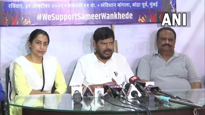 Athawale comes out in Wankhede’s support, says Nawab Malik defaming him. (ANI) Athawale comes out in Wankhede’s support, says Nawab Malik defaming him. (ANI)